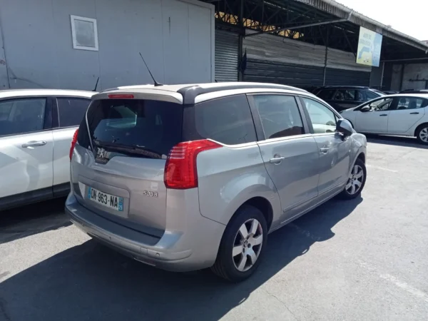 PEUGEOT 5008 Style 5pl 2015