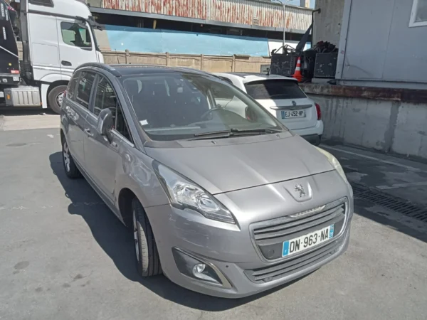 PEUGEOT 5008 Style 5pl 2015
