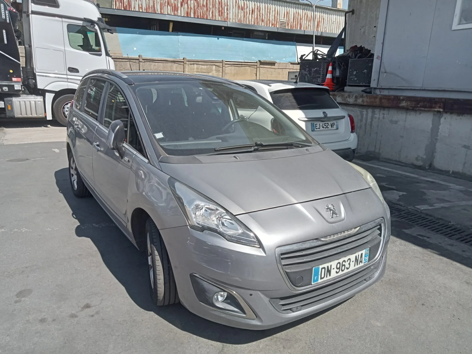 PEUGEOT 5008 Style 5pl 2015