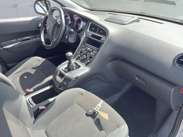 PEUGEOT 5008 Style 5pl 2015