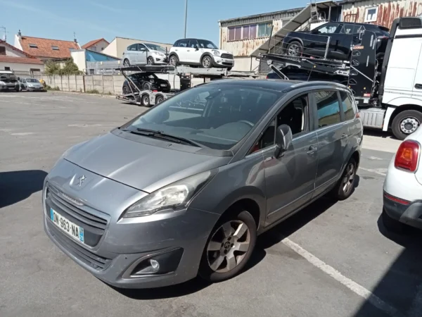 PEUGEOT 5008 Style 5pl 2015