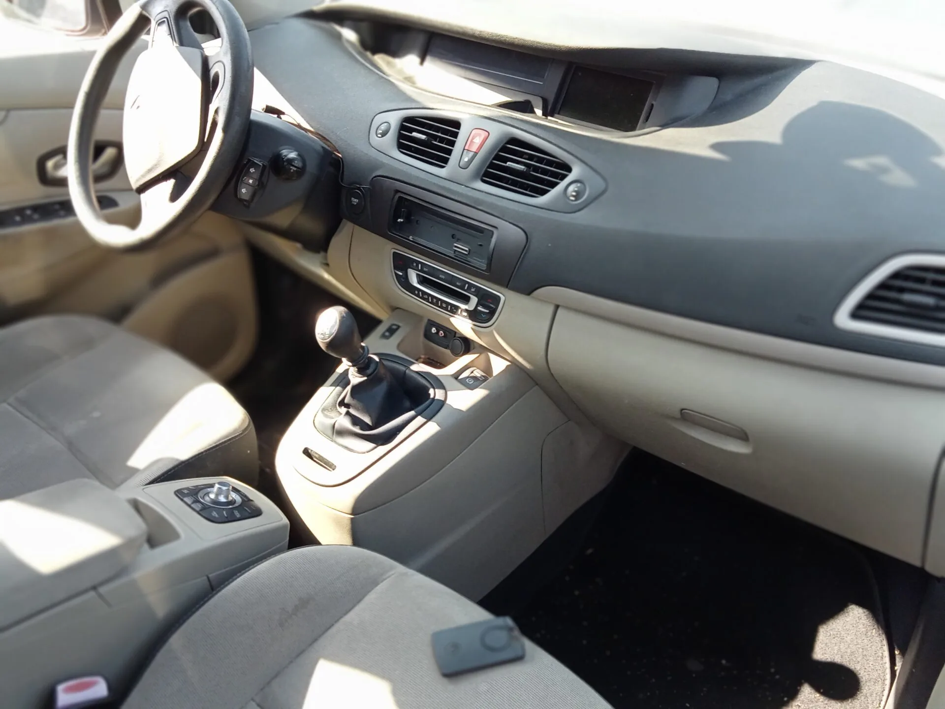 RENAULT GRAND SCENIC III Authentique 5 pl 2010 – Image 5