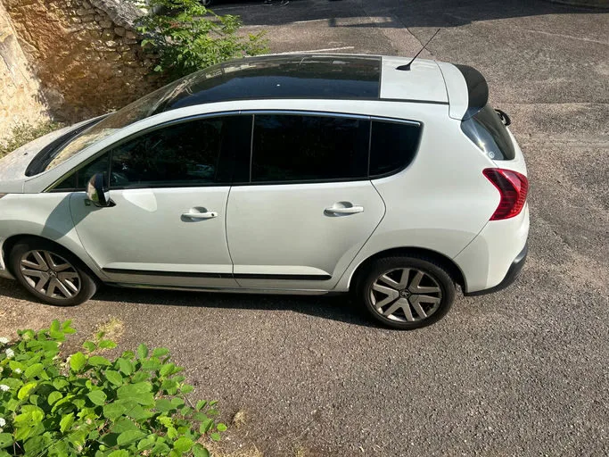 PEUGEOT 3008 HYBRID4 Limited Edition 2012 – Image 3