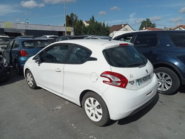 PEUGEOT 208 Active 2014