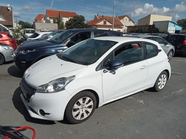 PEUGEOT 208 Active 2014