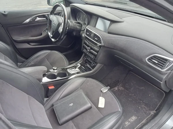 INFINITI Q30 Sport City Black 2016
