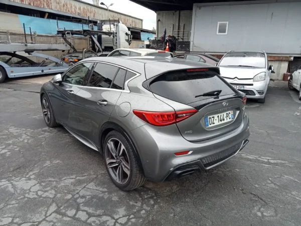 INFINITI Q30 Sport City Black 2016