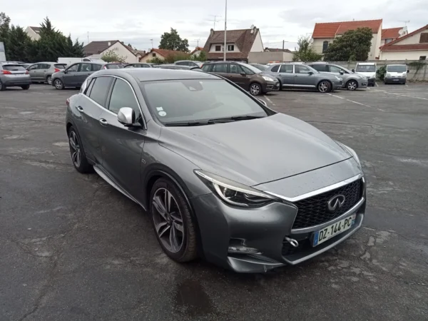 INFINITI Q30 Sport City Black 2016