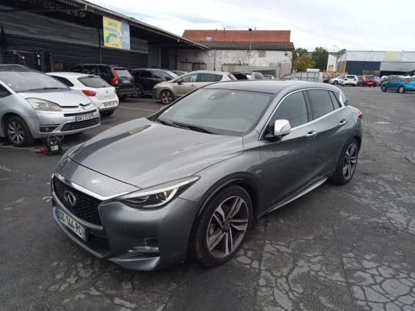 INFINITI Q30 Sport City Black 2016
