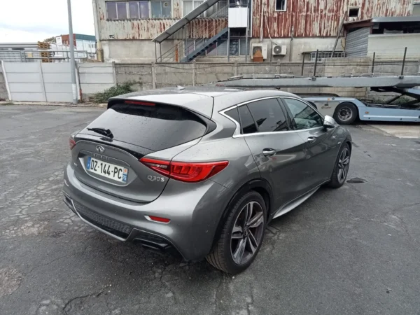 INFINITI Q30 Sport City Black 2016