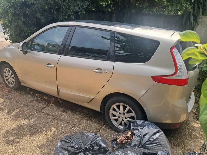 RENAULT GRAND SCENIC III Privilège 7 pl 2010 – Image 7