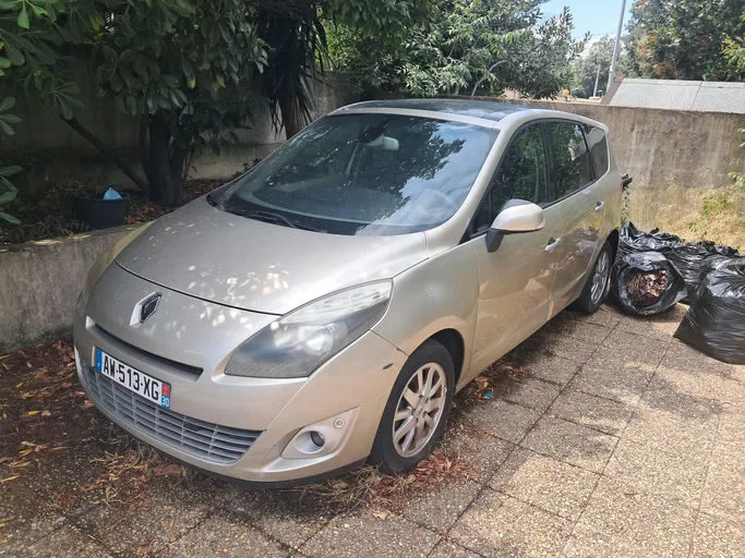 RENAULT GRAND SCENIC III Privilège 7 pl 2010 – Image 2
