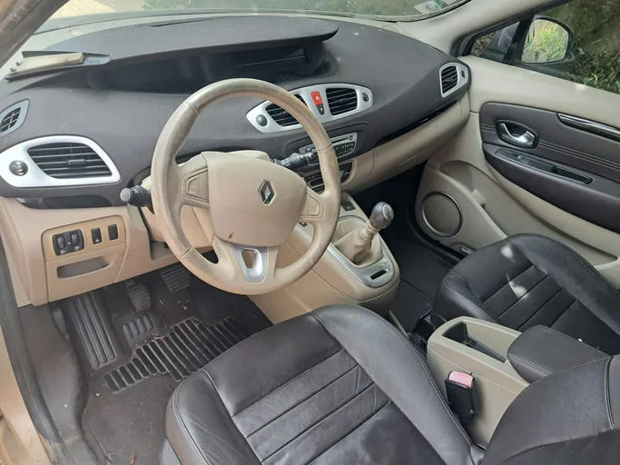 RENAULT GRAND SCENIC III Privilège 7 pl 2010 – Image 3