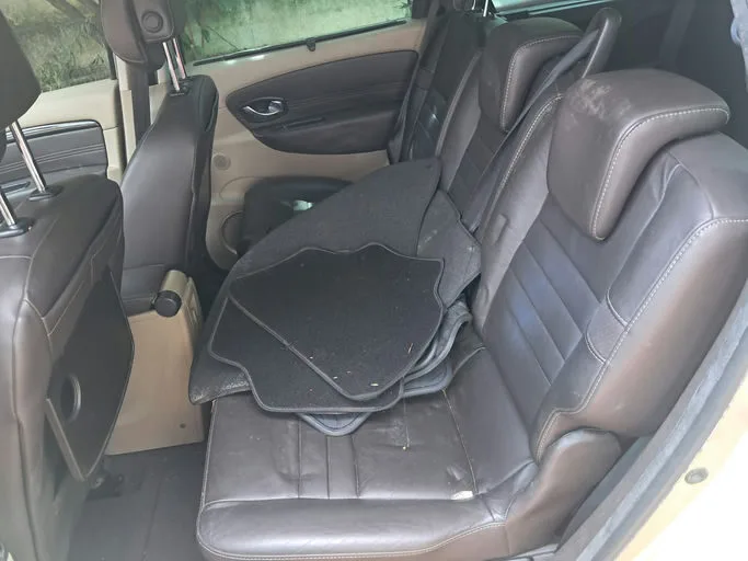 RENAULT GRAND SCENIC III Privilège 7 pl 2010 – Image 4