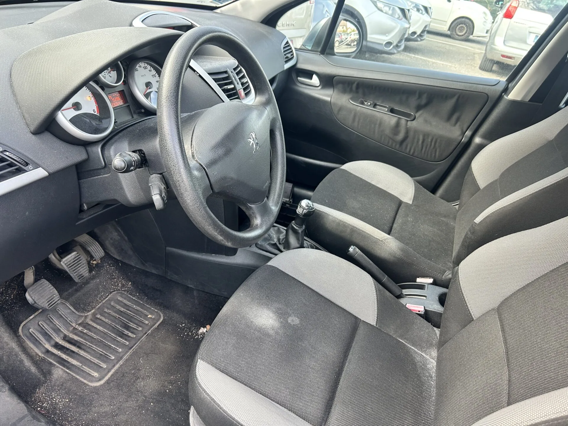 PEUGEOT 207 Premium 2010 – Image 6