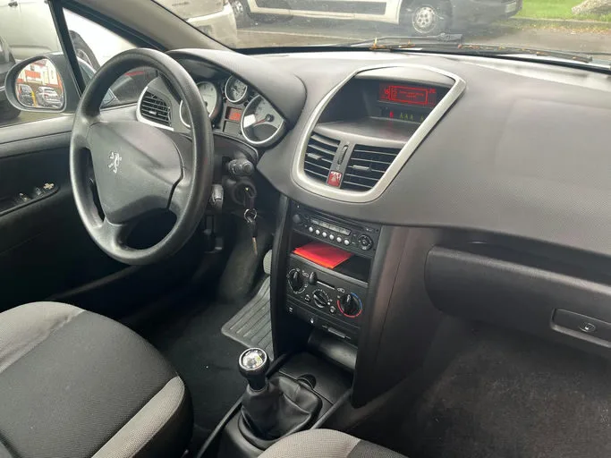 PEUGEOT 207 Urban 2006 – Image 6