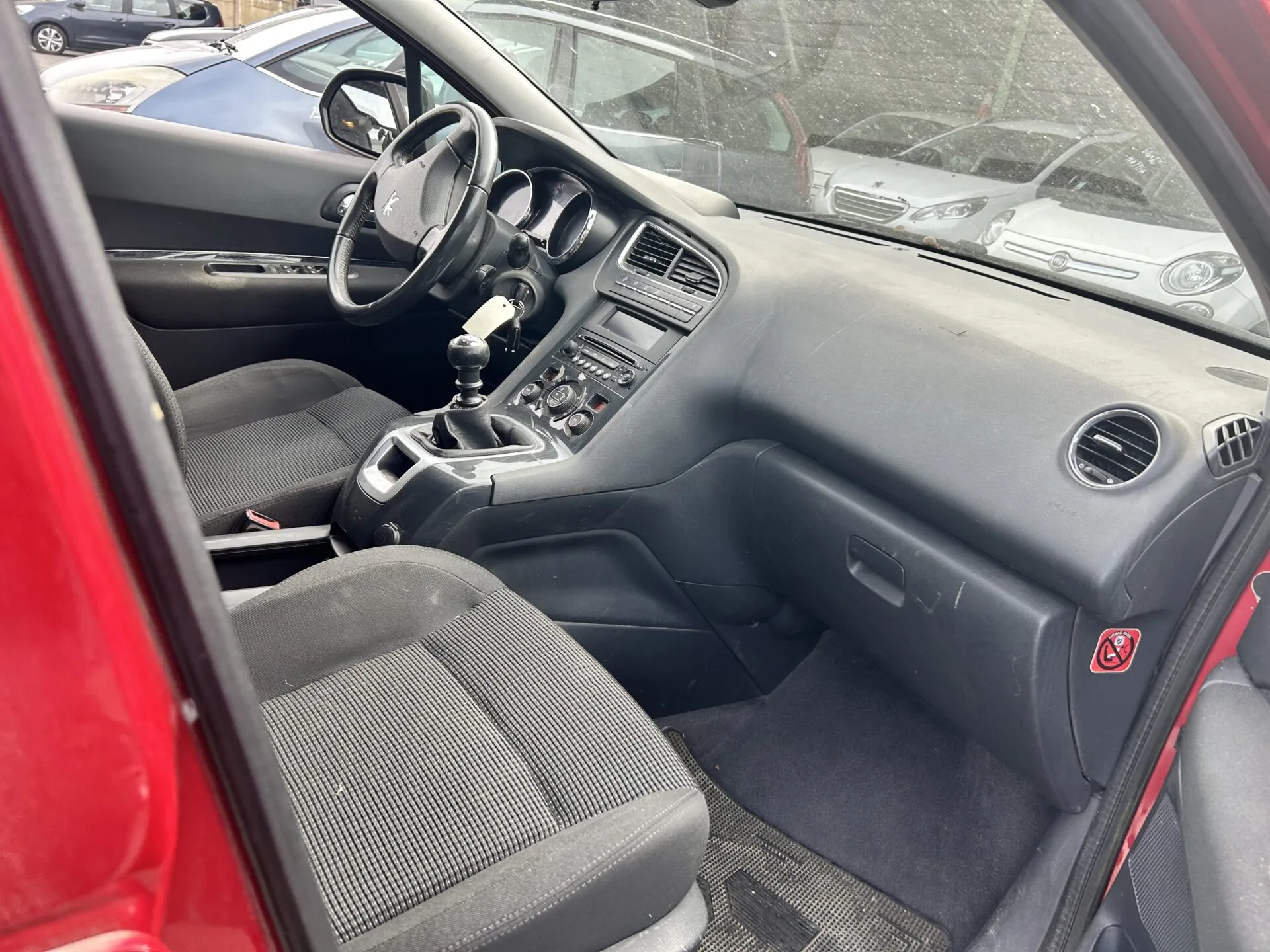 PEUGEOT 5008 Access 5pl 2011 – Image 6