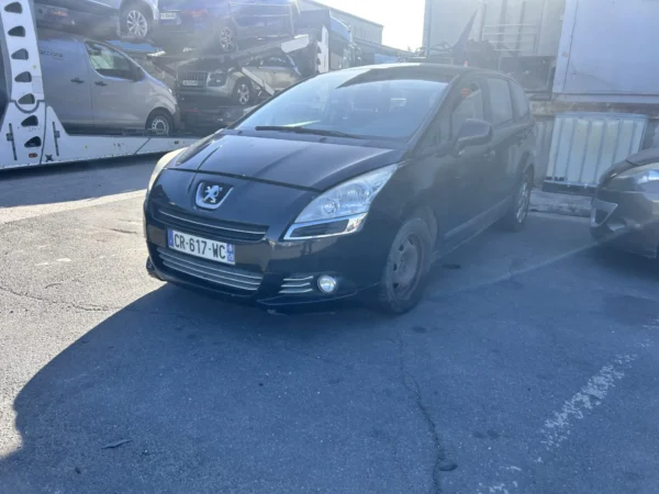 PEUGEOT 5008 2013