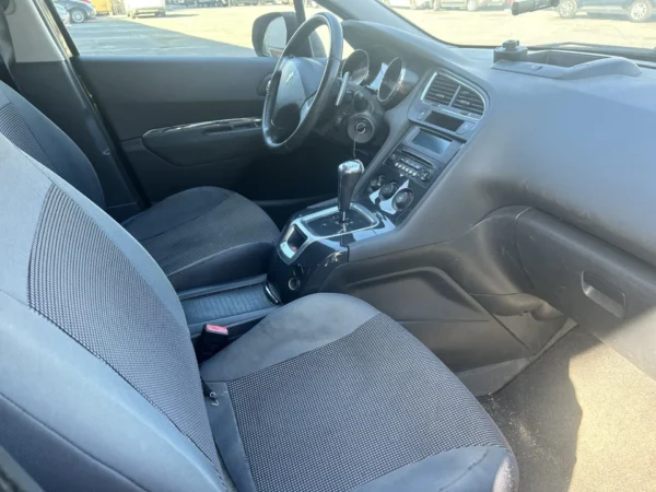 PEUGEOT 5008 2013