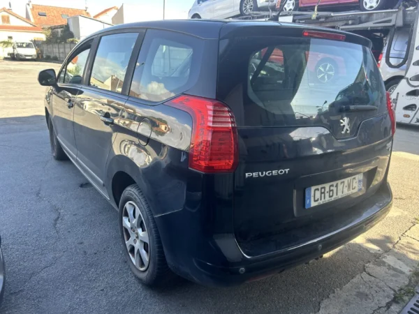 PEUGEOT 5008 2013