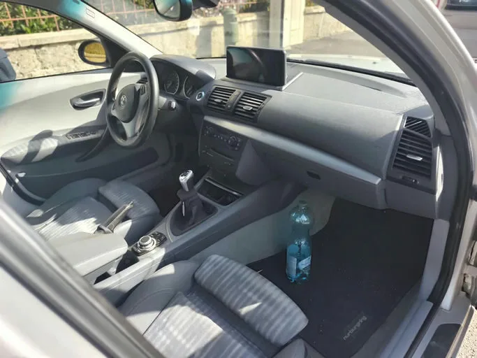 BMW SERIE 1 E87 Sport 2005 – Image 11