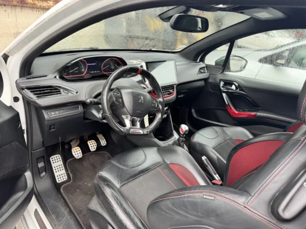PEUGEOT 208 GTi 2013