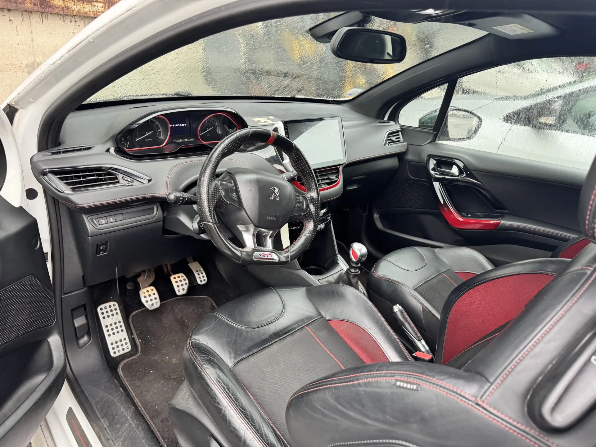 PEUGEOT 208 GTi 2013 – Image 6