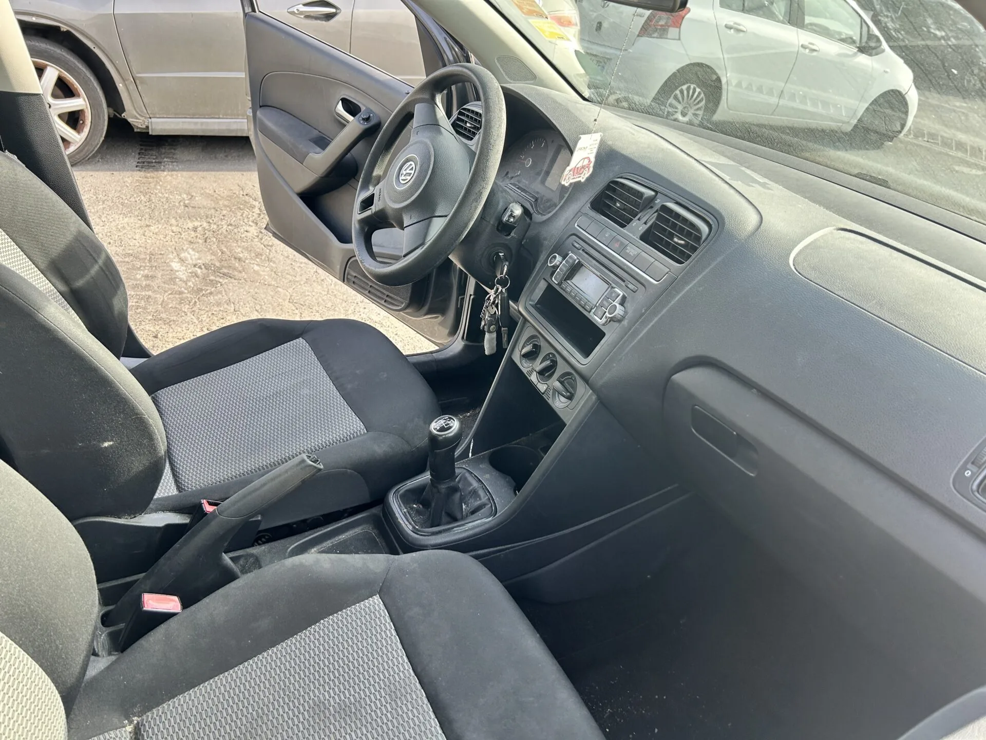 VOLKSWAGEN POLO Trendline 2010 – Image 6