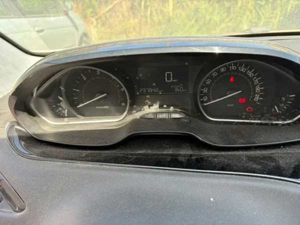 PEUGEOT 208 Allure 2015