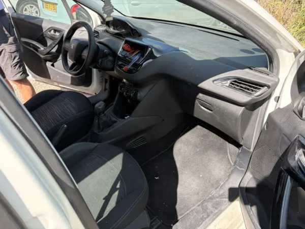PEUGEOT 208 Allure 2015