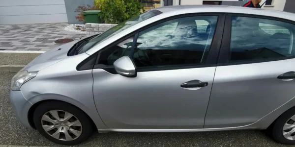 PEUGEOT 208 Access 2012