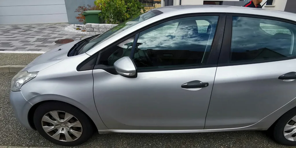 PEUGEOT 208 Access 2012 – Image 8