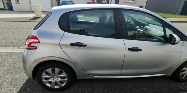 PEUGEOT 208 Access 2012