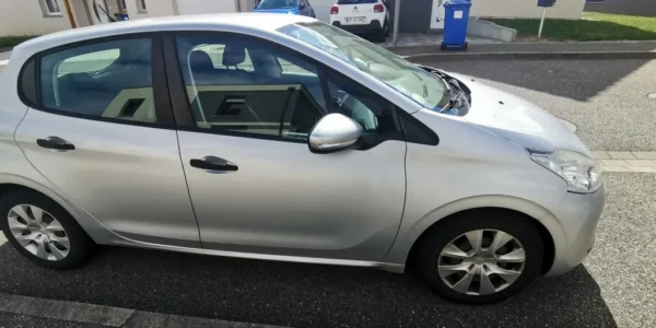 PEUGEOT 208 Access 2012