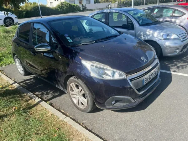 PEUGEOT 208 Style 2016