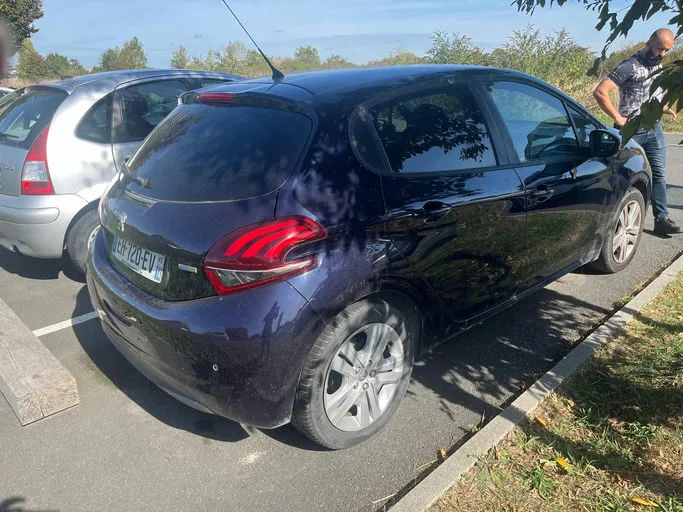 PEUGEOT 208 Style 2016 – Image 5