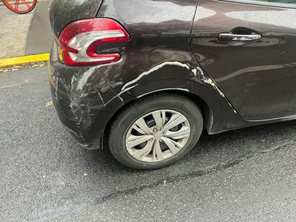 PEUGEOT 208 Access 2012