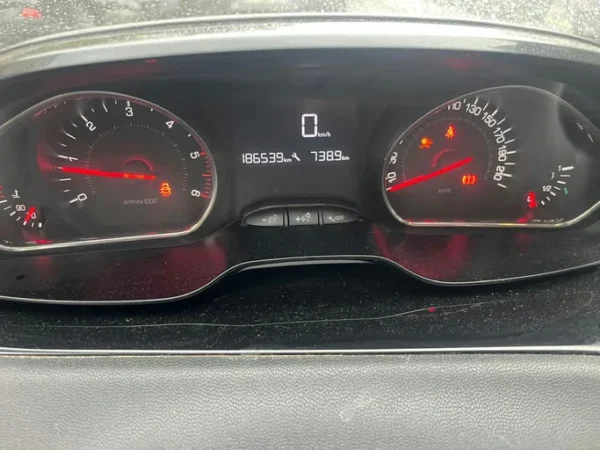 PEUGEOT 208 Access 2012