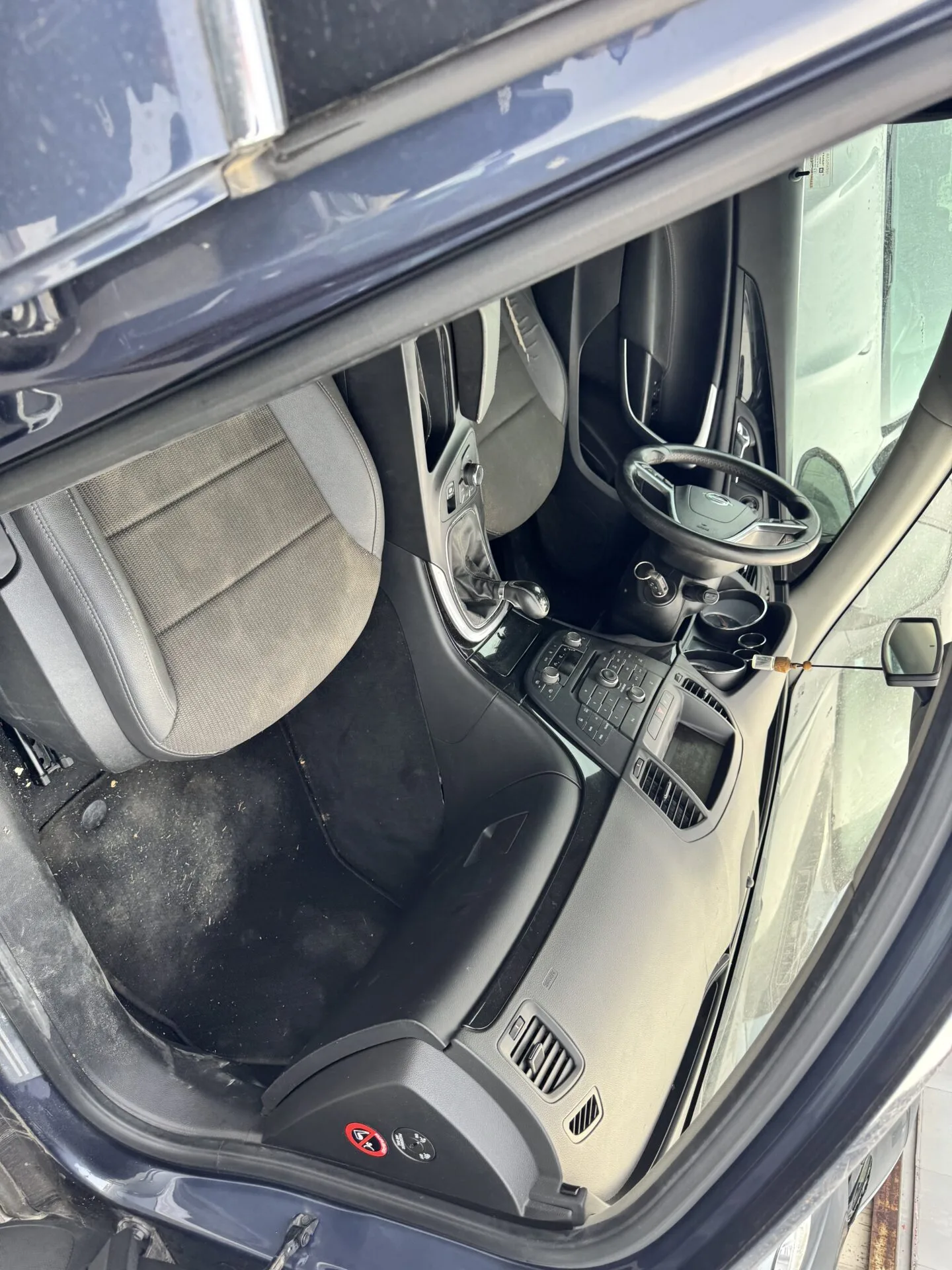 OPEL INSIGNIA SPORTS TOURER Cosmo Pack 2009 – Image 5