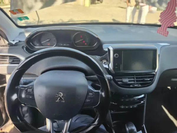 PEUGEOT 2008 Allure 2017