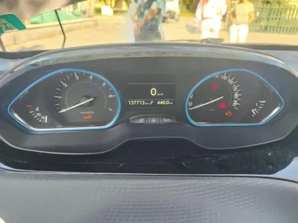 PEUGEOT 2008 Allure 2017