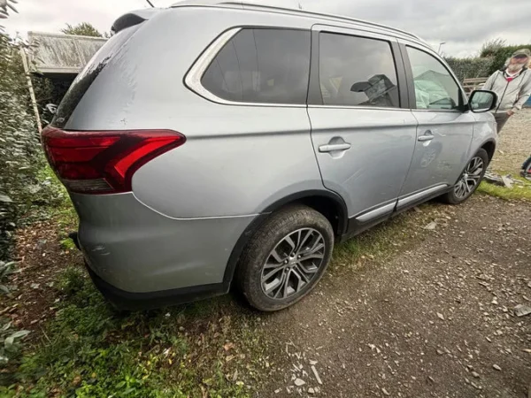 MITSUBISHI OUTLANDER Invite 2016