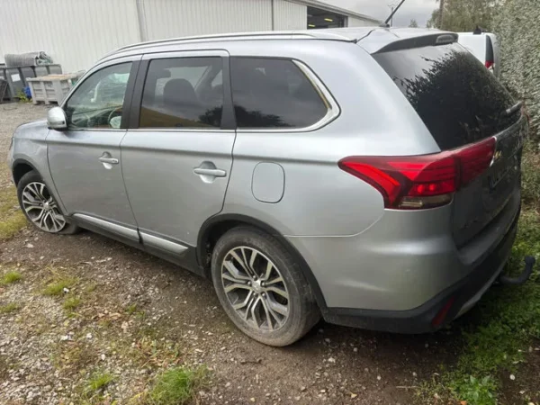MITSUBISHI OUTLANDER Invite 2016