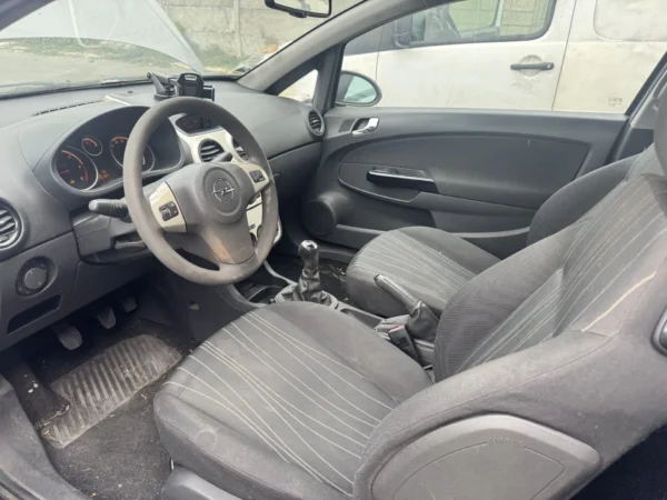 OPEL CORSA Essentia 2009