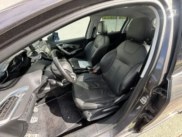 PEUGEOT 2008 Féline Titane 2015